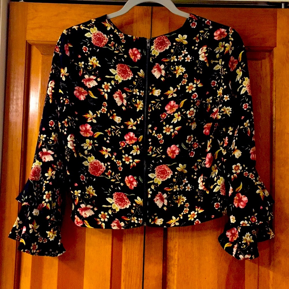 FLORAL CROP TOP 🌺 - Picture 4 of 4